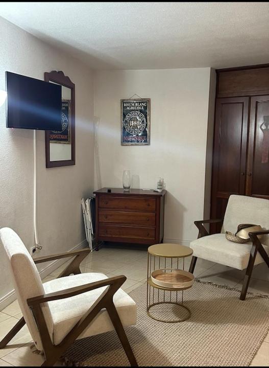 Studio Sainte Anne 2Mn A Pieds De La Plage ,Possibilite Location De Voiture 外观 照片