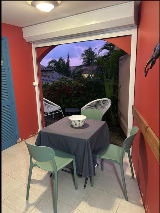 Studio Sainte Anne 2Mn A Pieds De La Plage ,Possibilite Location De Voiture 外观 照片